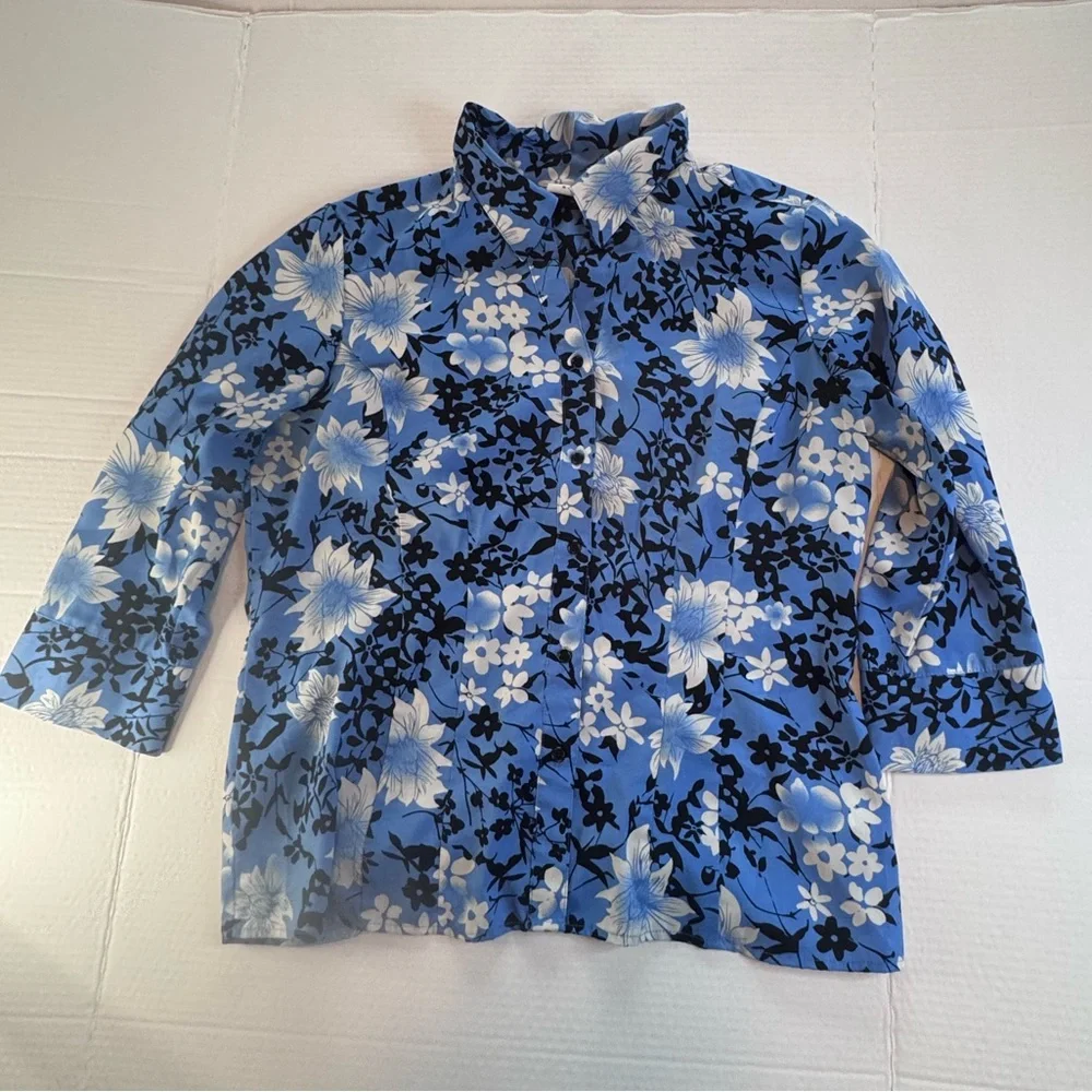 Covington Blue Floral Button Down Blouse L 3/4 Sleeve Stretch Career Top - Picture 5 of 9